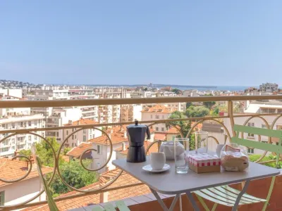 Cozy Apartment in Petit Juas, Cannes | Perfect for Solo or Couple Getaway