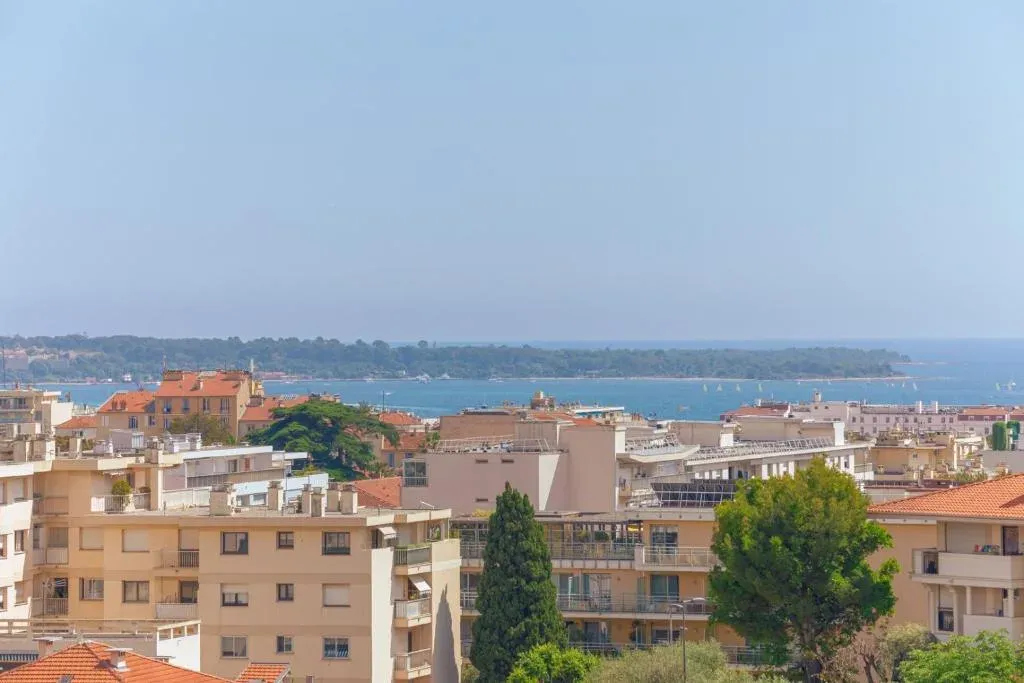 Cozy Apartment in Petit Juas, Cannes | Perfect for Solo or Couple Getaway