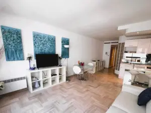 Appartement Moderne 1 Chambre à Cannes | 41 m² avec Vue sur la Ville