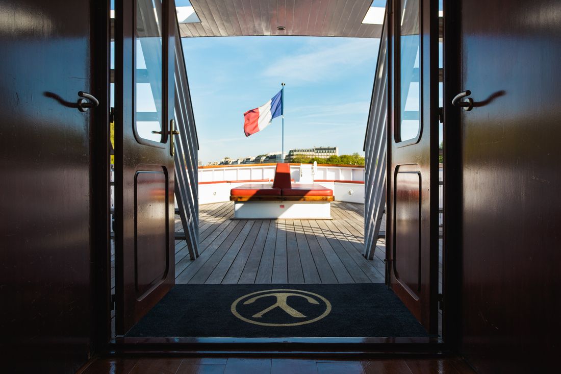 Elegant Private Boat Venue for Events in Paris