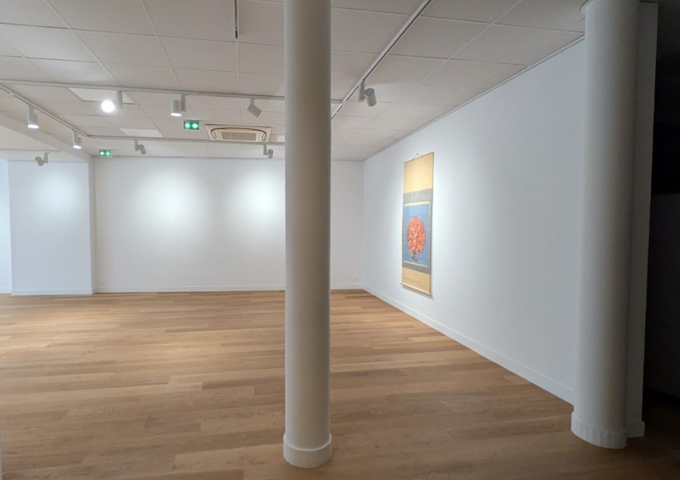 Parisian Showroom & Gallery Near Louvre & Tuileries