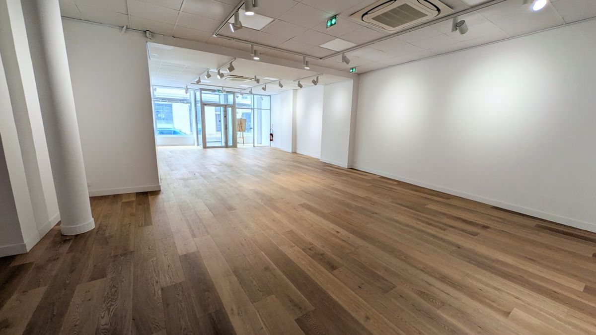 Parisian Showroom & Gallery Near Louvre & Tuileries