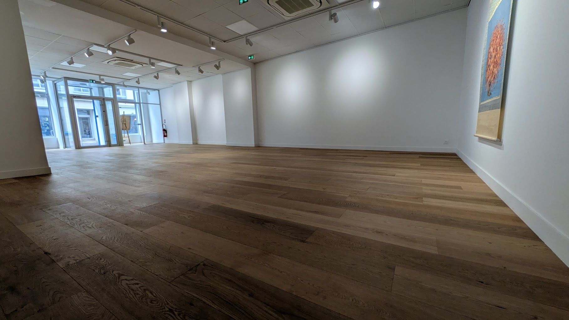 Parisian Showroom & Gallery Near Louvre & Tuileries