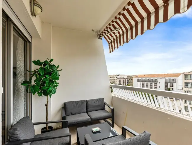 2-Bedroom Apartment in the Heart of Cannes with Lift Access