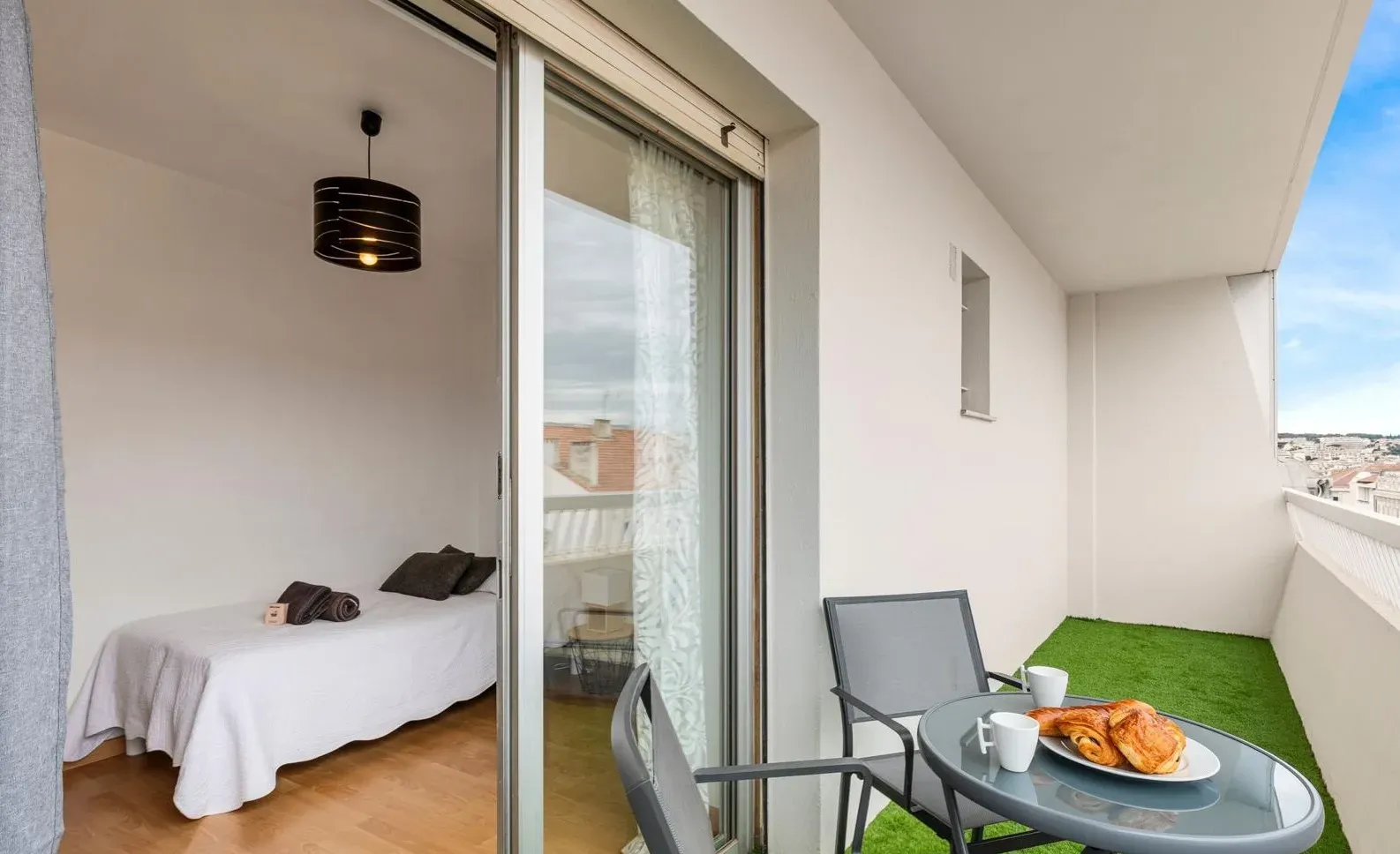 2-Bedroom Apartment in the Heart of Cannes with Lift Access