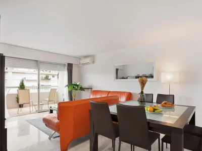 Appartement 2 Chambres au Cœur de Cannes avec Ascenseur