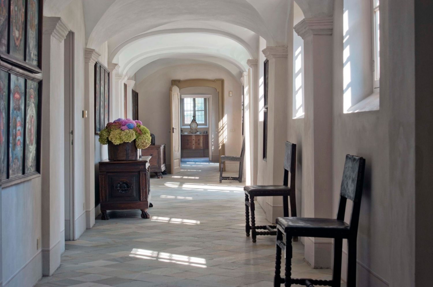 Villa historique avec piscine.