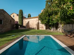 15th-Century Country House for Events: Historic Elegance Near the Beach