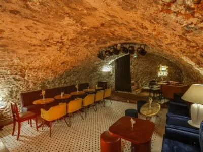 Bar à Cocktails Unique au Cœur du Vieux-Nice | Lieu sur Deux Niveaux avec Cave Voutée