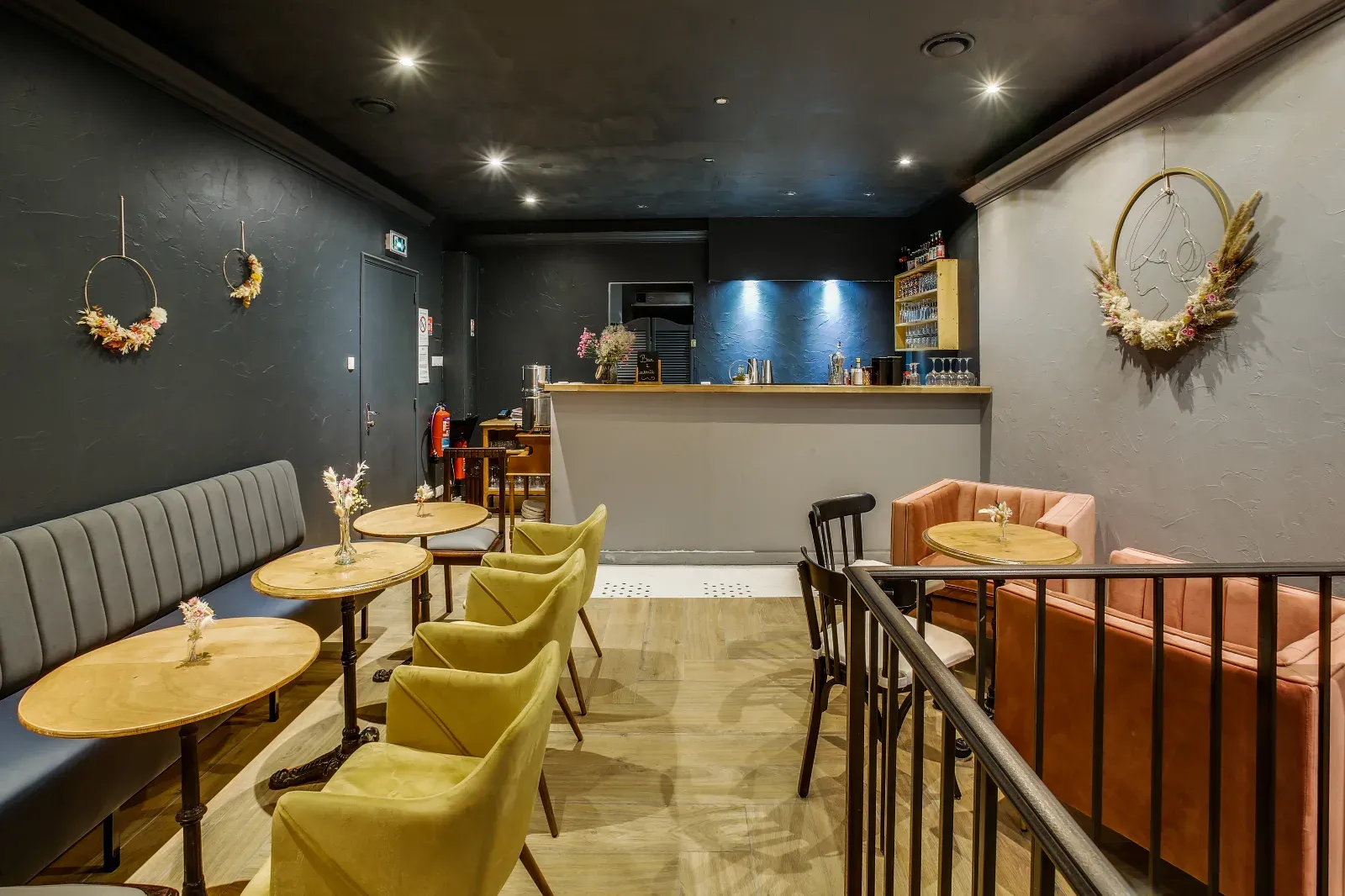 Bar à Cocktails Unique au Cœur du Vieux-Nice | Lieu sur Deux Niveaux avec Cave Voutée