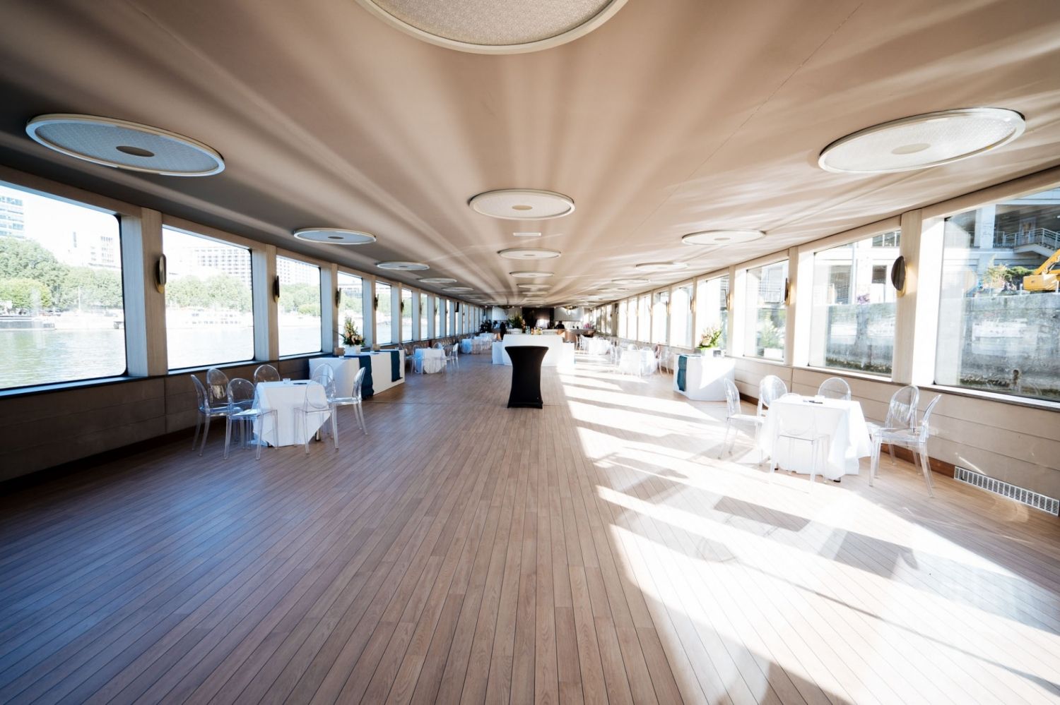 Rental of a barge on the Seine