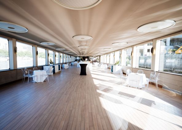 Rental of a barge on the Seine