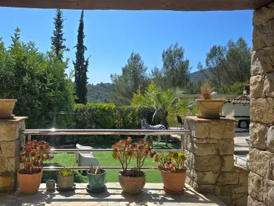 Terrasse Couverte & Jardin pour Événements à Contes, France