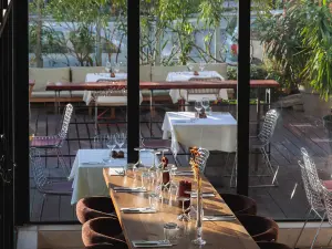 Terrasse en Plein Air à Marseille : Événements Élégants au Charme Méditerranéen
