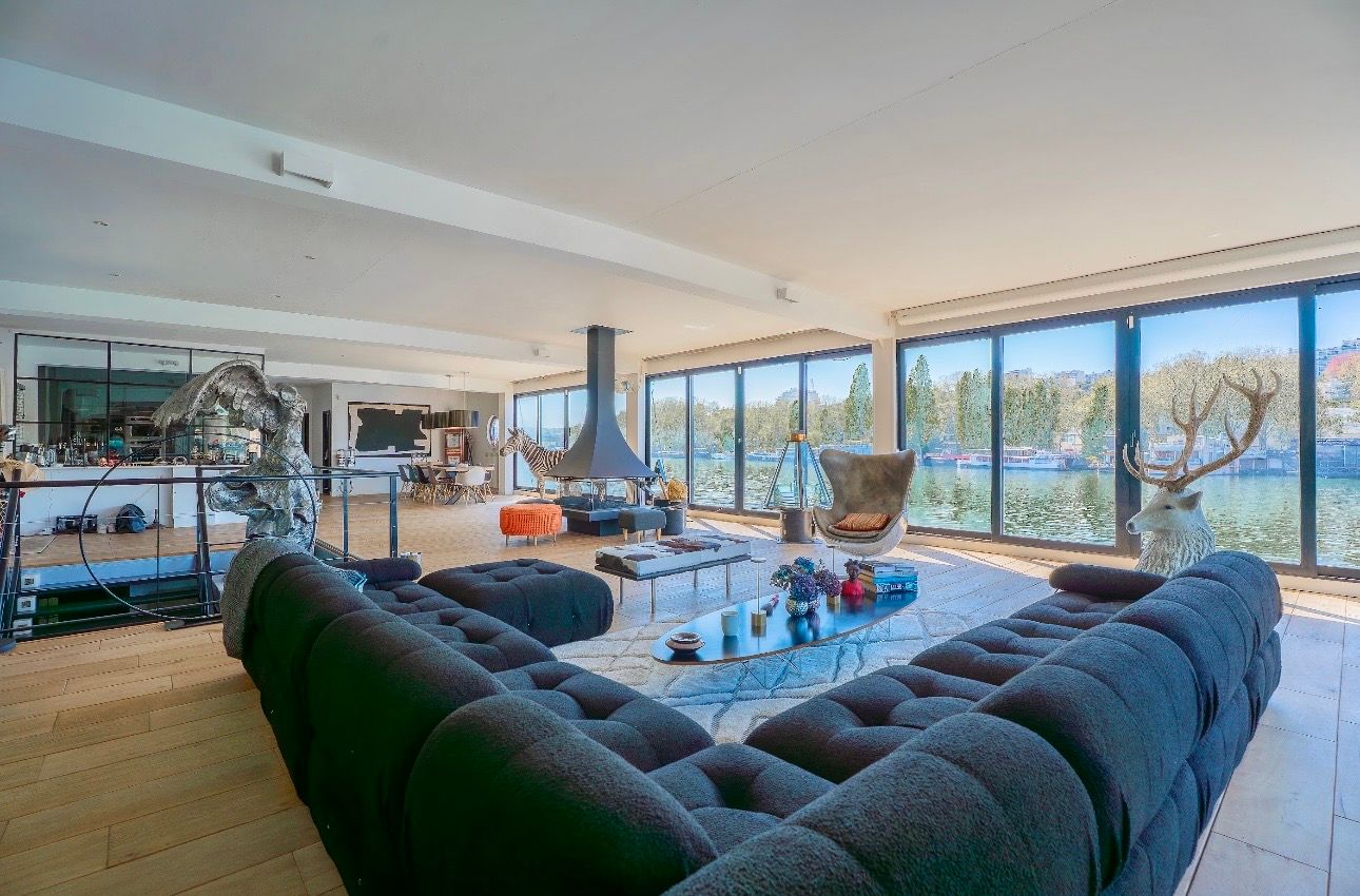 Loft Privé sur Seine : Lieu Moderne pour Événements à Paris