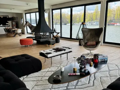 Private Seine Loft: Modern Venue for Events in Paris