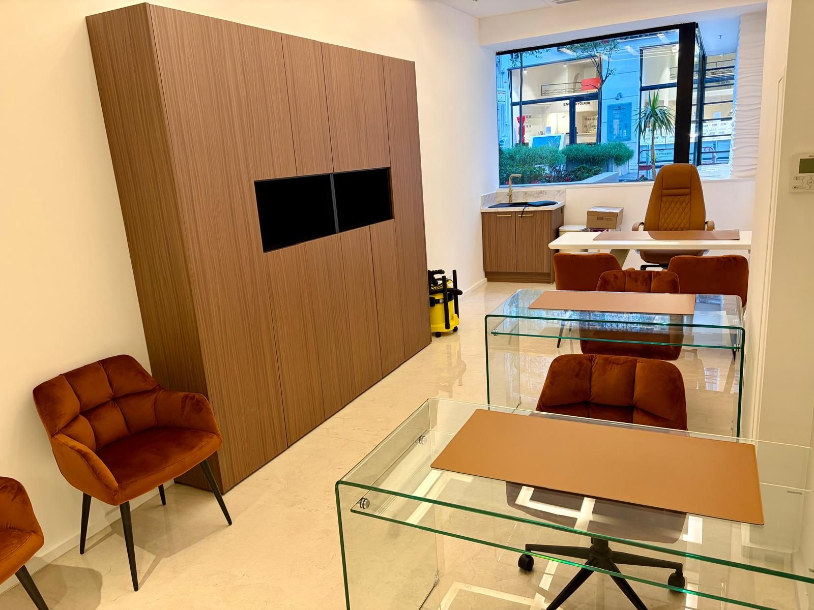 Modern Office Space for Meetings in Cannes