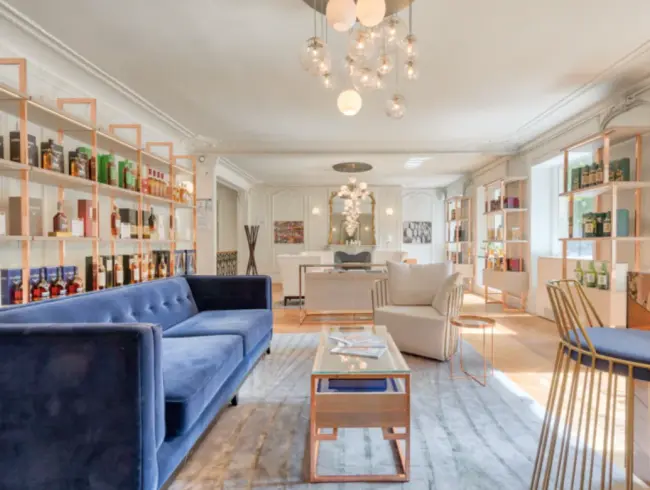 Elegant Parisian Venue for Professional Events & Immersive Experiences
