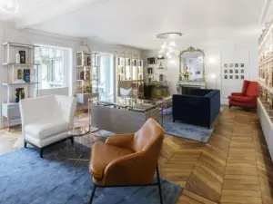 Elegant Parisian Venue for Professional Events & Immersive Experiences
