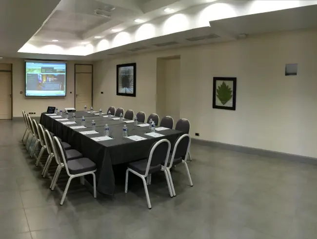 Salle de réunion intime à Ollières