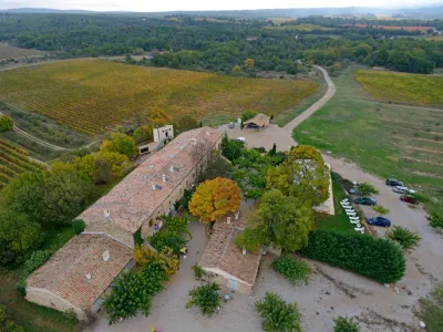 Lieu Spectaculaire à la Campagne pour Événements à Ollières