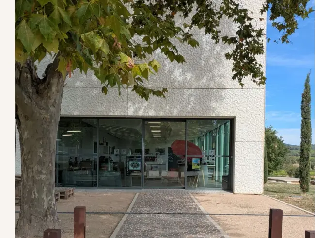 Lieu en U pour événements collaboratifs à Ollières