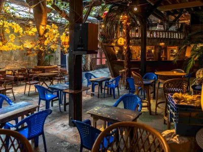 Espace Événementiel Unique avec Bar Thématique Bateau à Paris