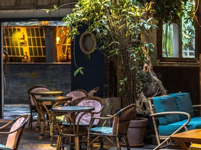 The Aquarium Room: A Versatile Event Space with Natural Light in Paris