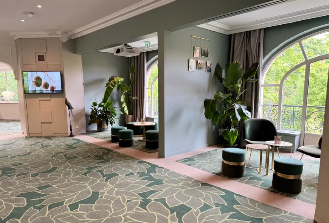 Salon Élégant avec Vue Imprenable sur les Champs-Élysées