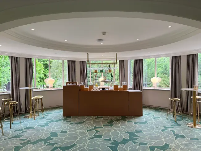 Salon Élégant avec Vue Imprenable sur les Champs-Élysées