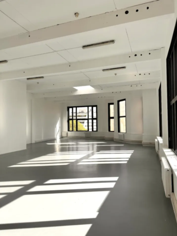 Studio de Photographie Paris : Lumière Naturelle & Équipement Pro