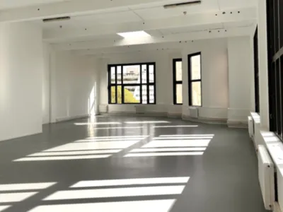 Studio de Photographie Paris : Lumière Naturelle & Équipement Pro