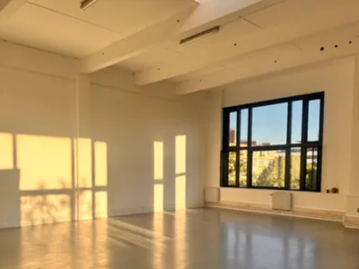 Studio de Photographie Paris : Lumière Naturelle & Équipement Pro