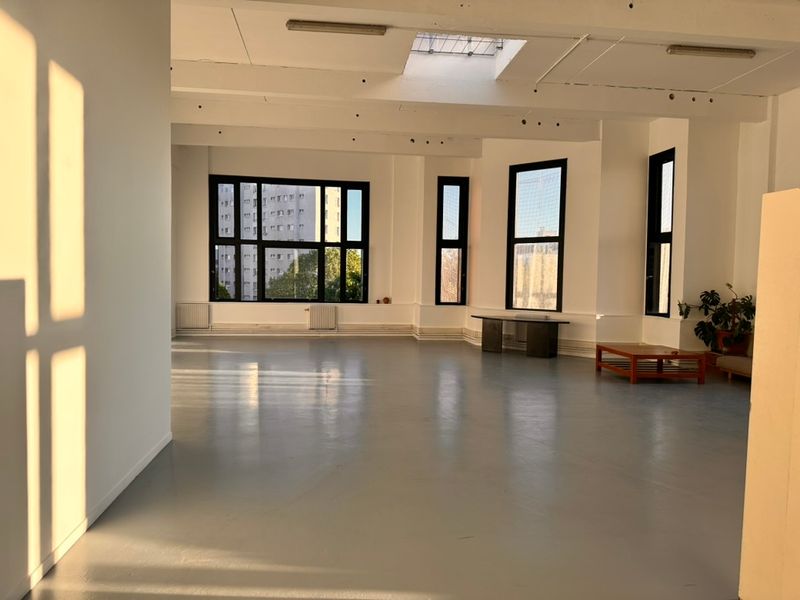 Studio de Photographie Paris : Lumière Naturelle & Équipement Pro