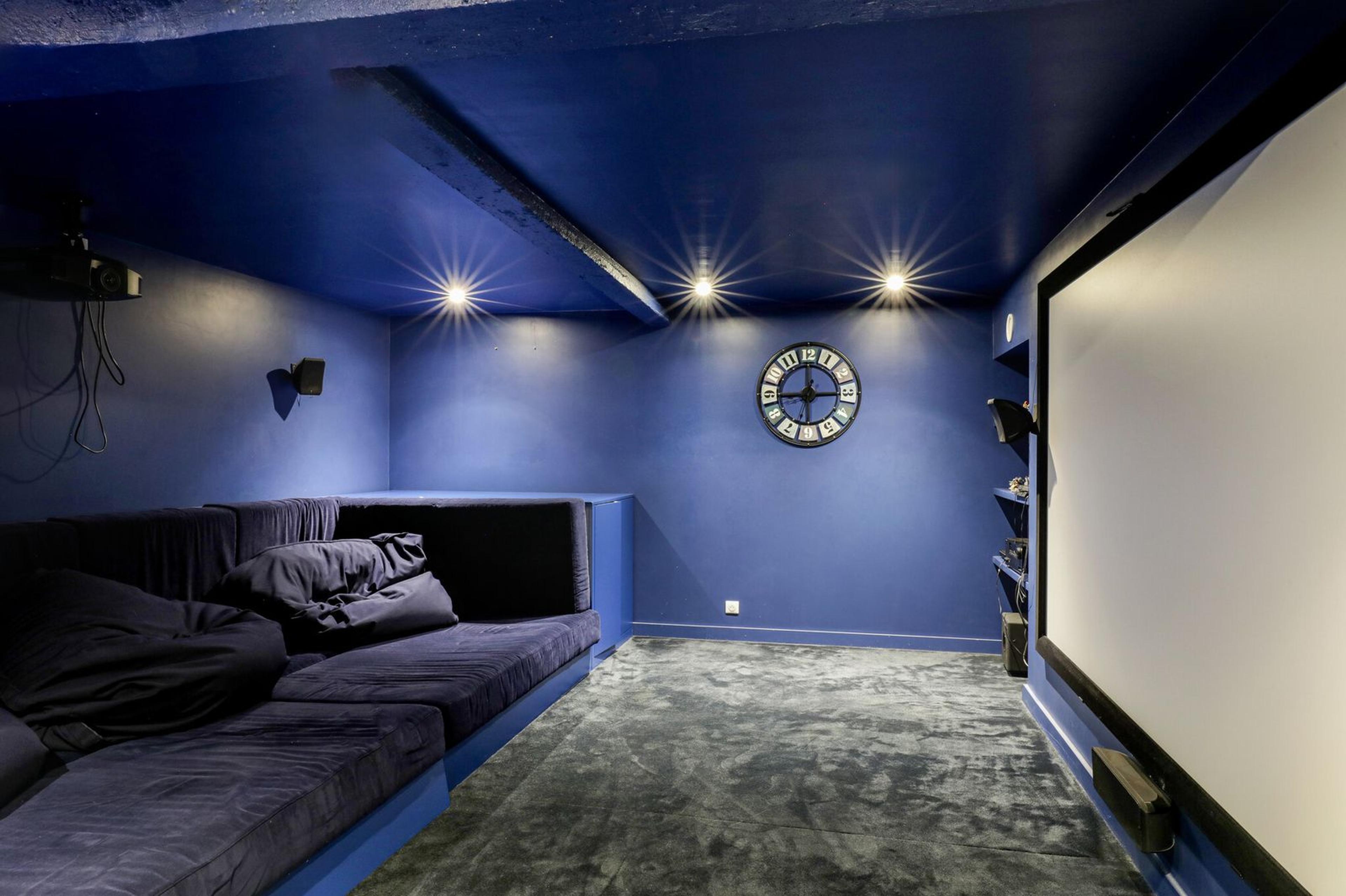 Home cinema 