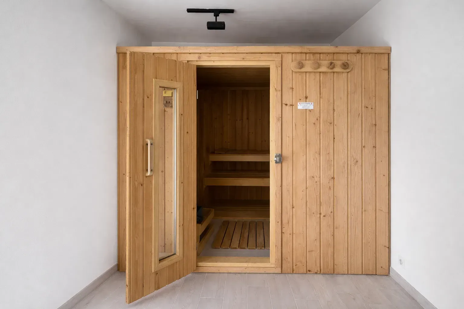 Spacious Family Home with Indoor Pool & Jacuzzi for Group Stays in Terminiers