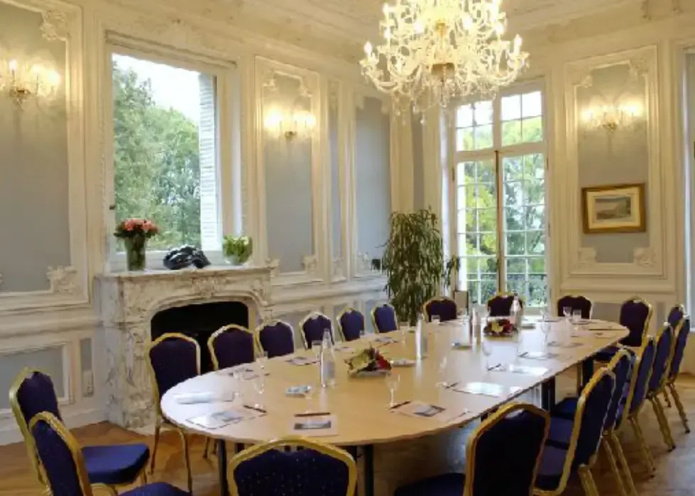 Elegant Light-Filled Venue Near Paris for Events