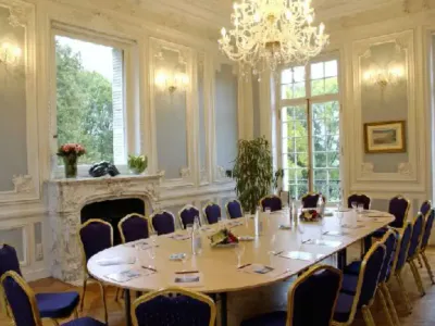 Elegant Light-Filled Venue Near Paris for Events