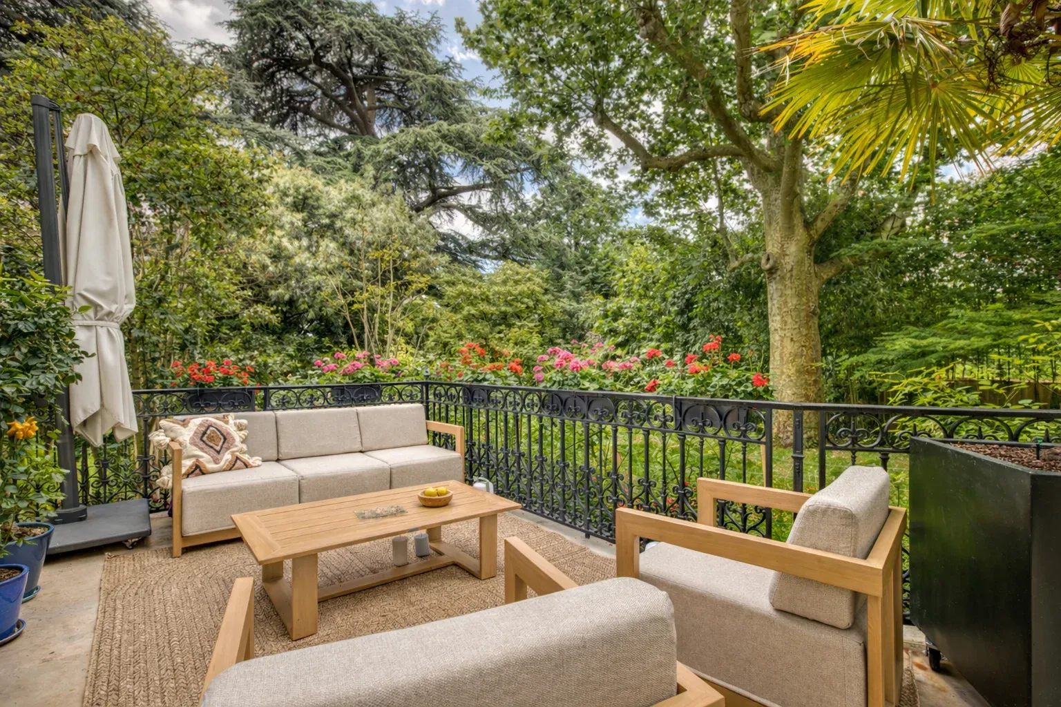 Charmante Villa Second Empire avec parc paysager à Croissy-sur-Seine