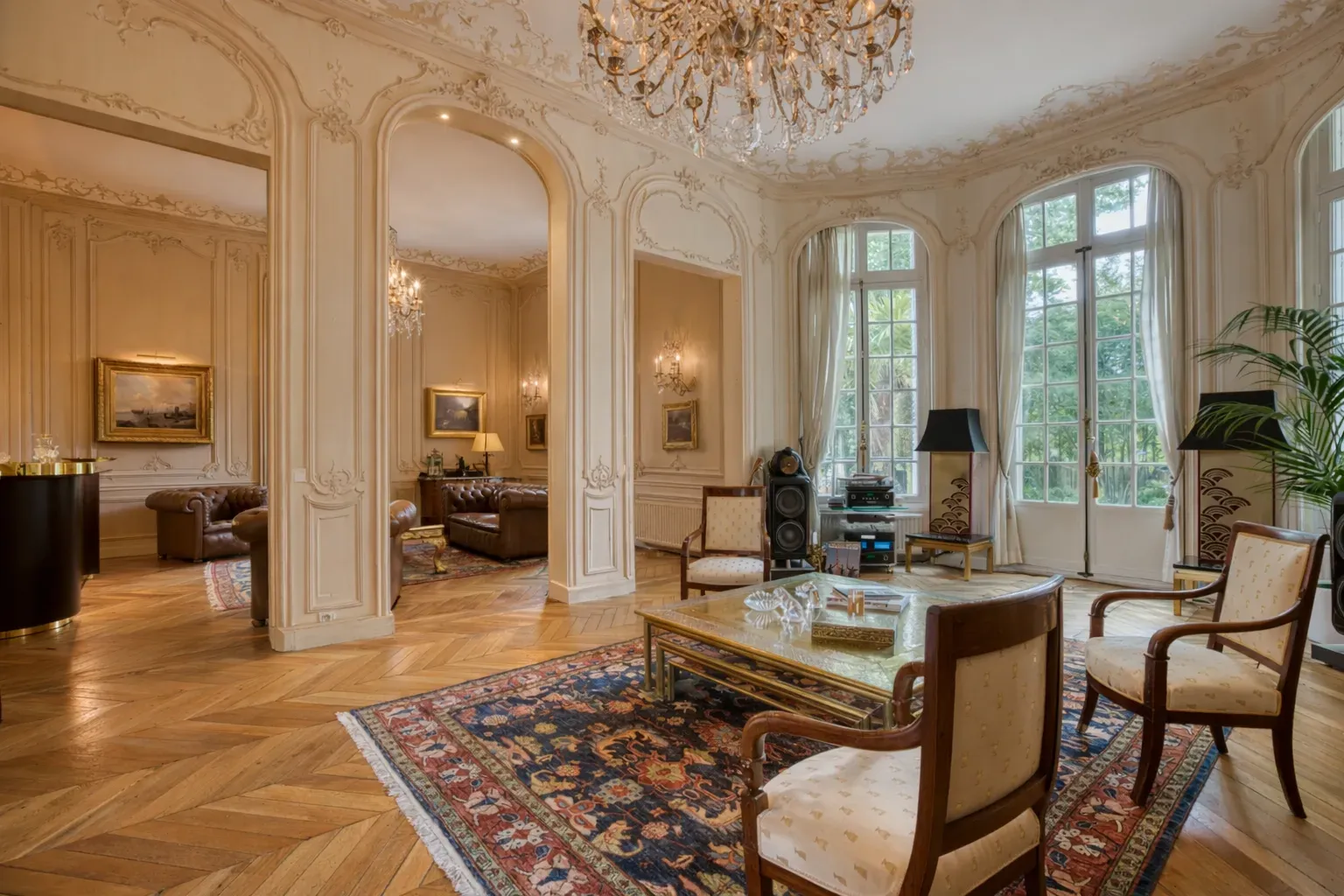 Charmante Villa Second Empire avec parc paysager à Croissy-sur-Seine