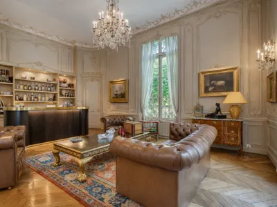 Charmante Villa Second Empire avec parc paysager à Croissy-sur-Seine