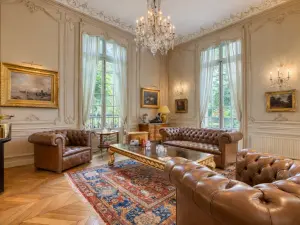 Charmante Villa Second Empire avec parc paysager à Croissy-sur-Seine