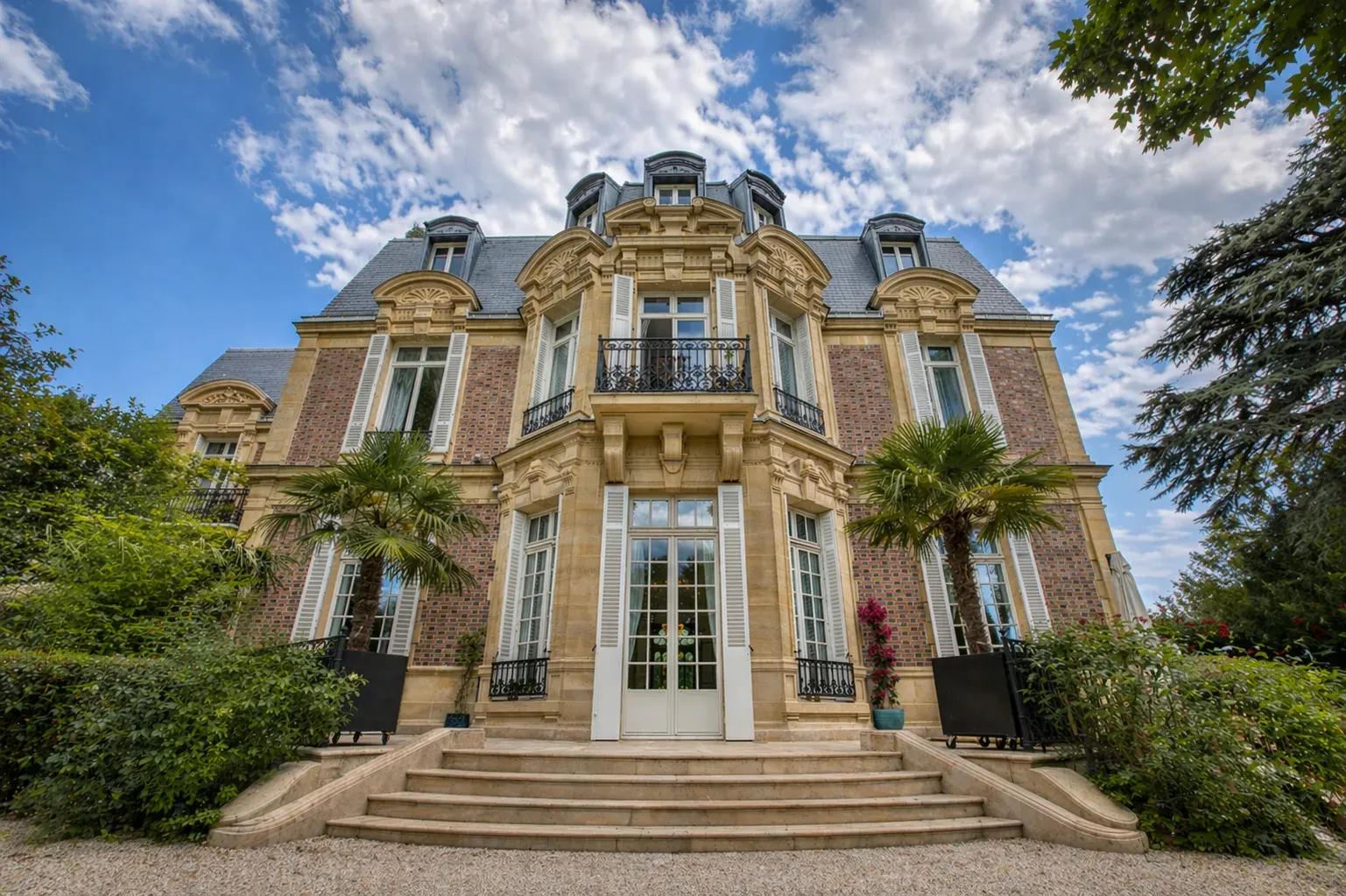 Charmante Villa Second Empire avec parc paysager à Croissy-sur-Seine