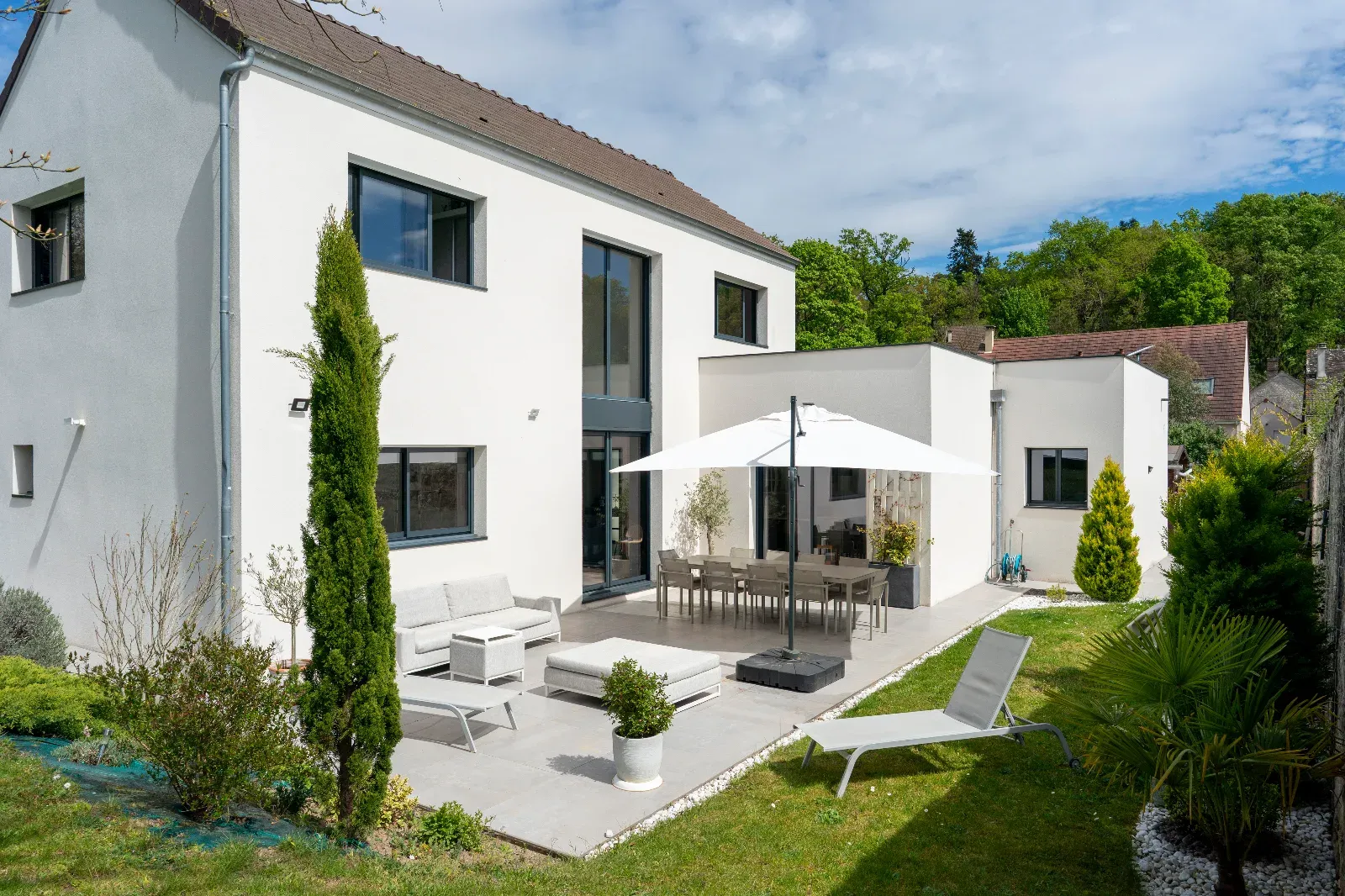 Bright House in Fontainebleau Forest for Events