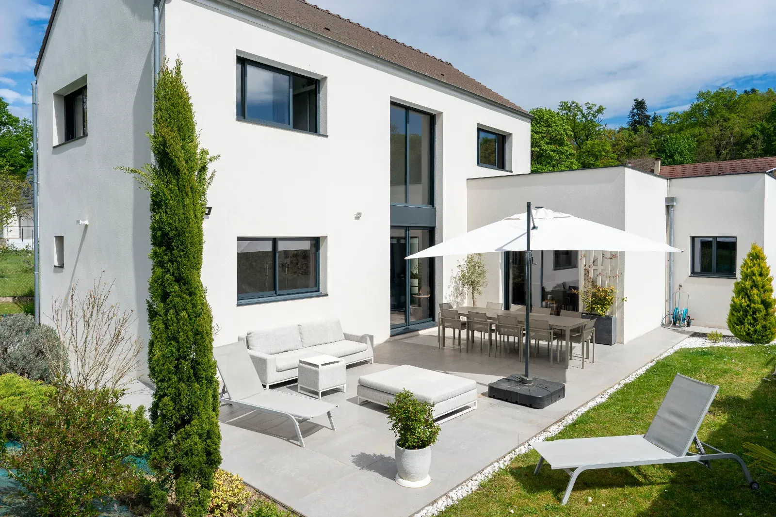 Bright House in Fontainebleau Forest for Events