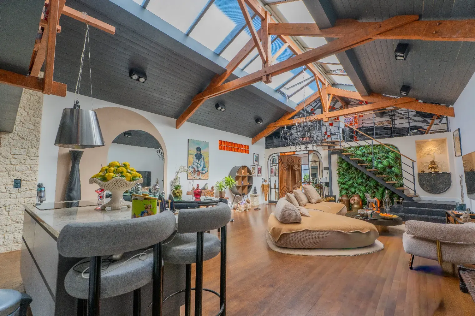 Suresnes Loft – Aesthetic Sanctuary for High-End Events