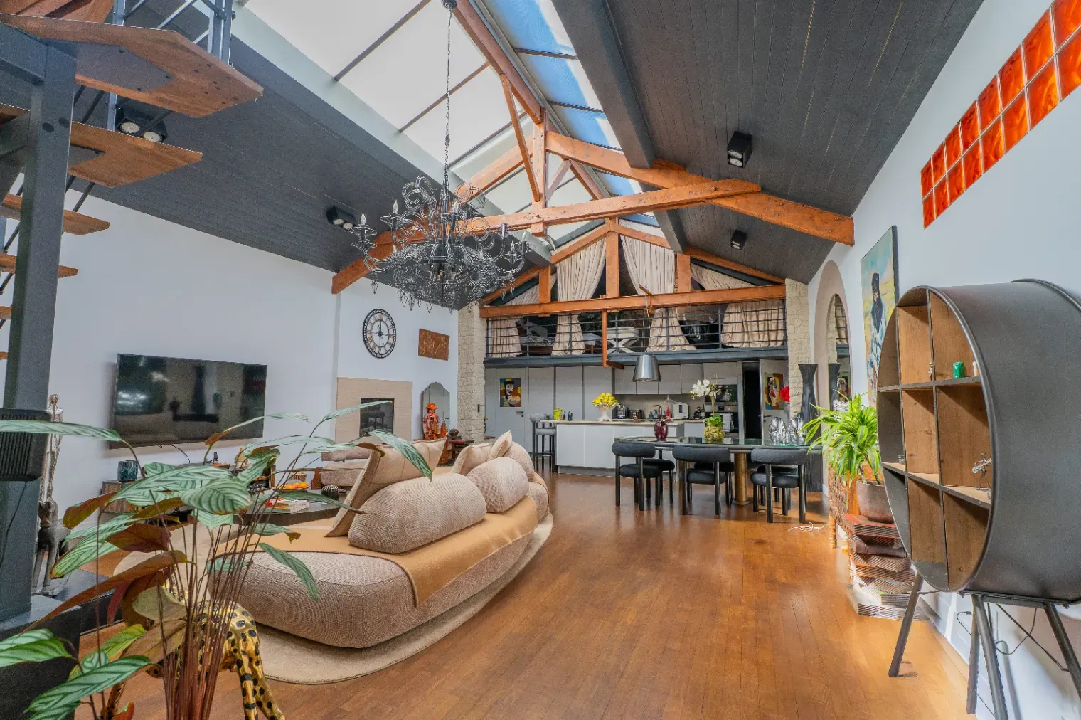 Suresnes Loft – Aesthetic Sanctuary for High-End Events