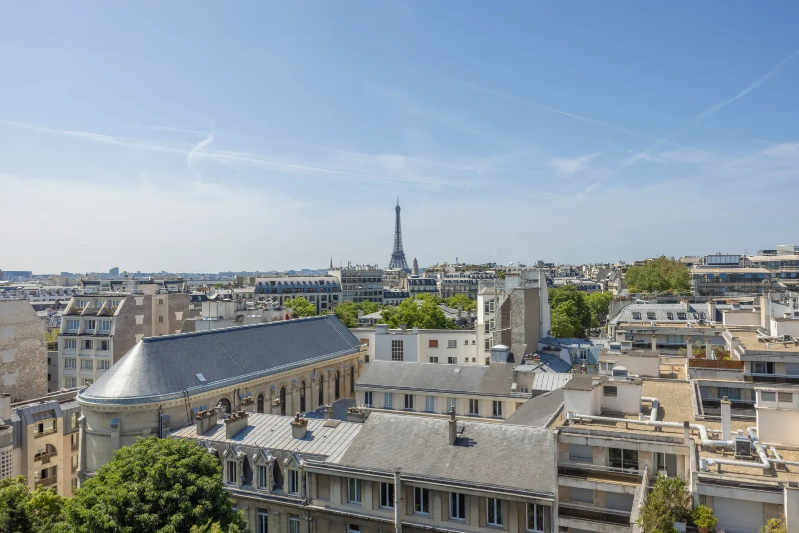 Penthouse with Eiffel Tower View in Paris 8th