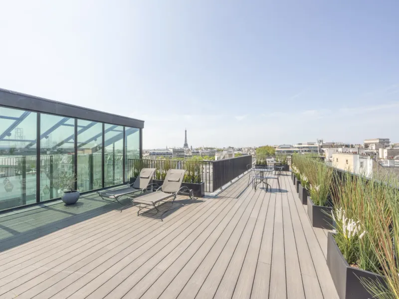 Penthouse with Eiffel Tower View in Paris 8th