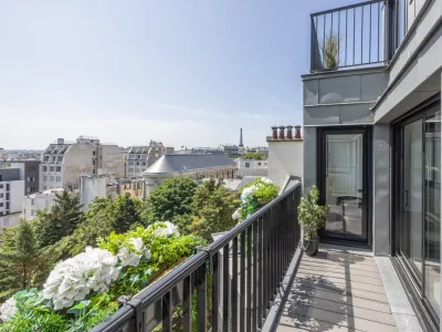 Penthouse with Eiffel Tower View in Paris 8th